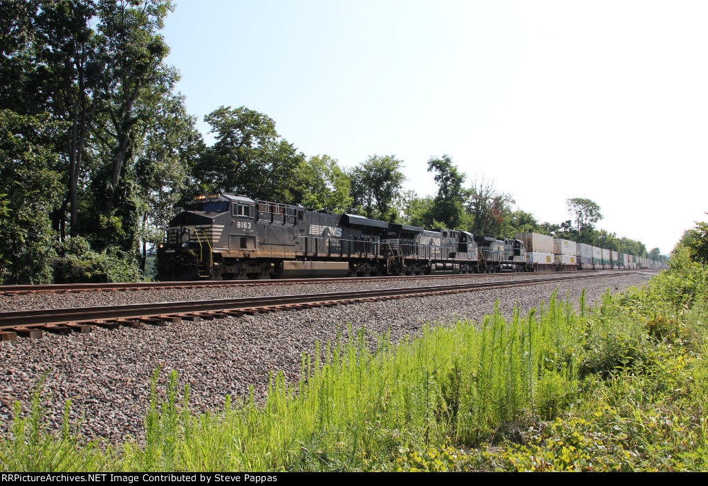 Norfolk Southern train 25G comes through Cove PA with 8163 leading